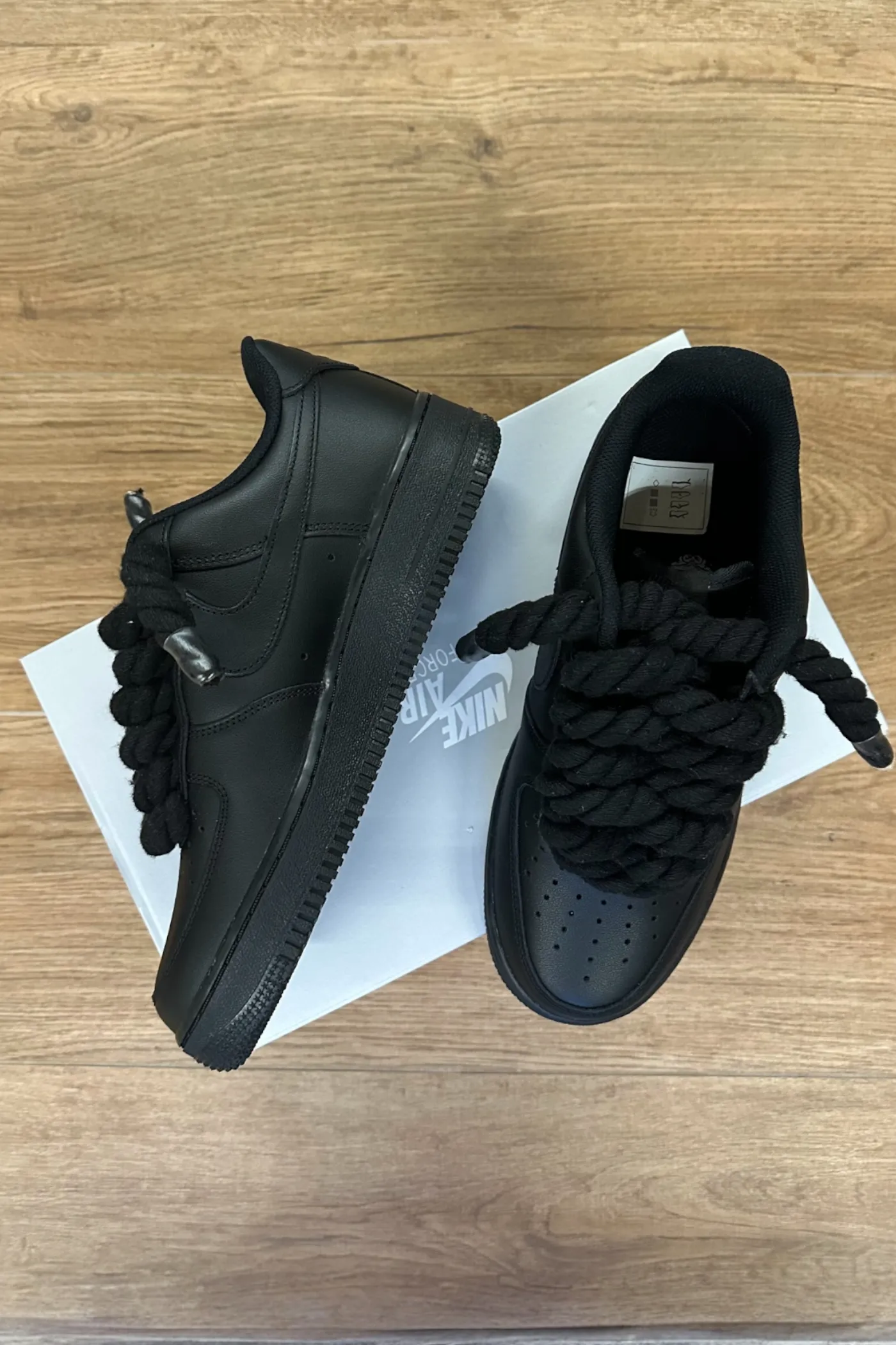 NIKE AIR FORCE 1 BLACK ROPE LACES